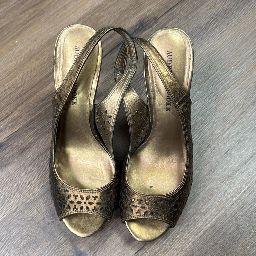 Heels - Picture 2 of 11